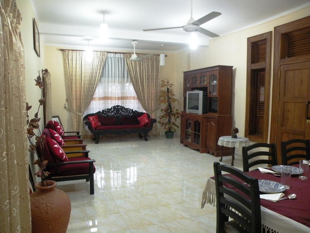 Henderson Airport Residence Negombo Exterior photo