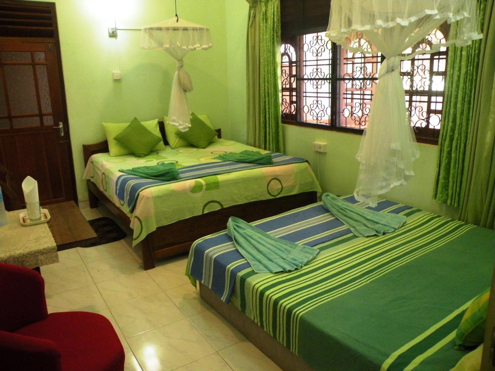 Henderson Airport Residence Negombo Room photo