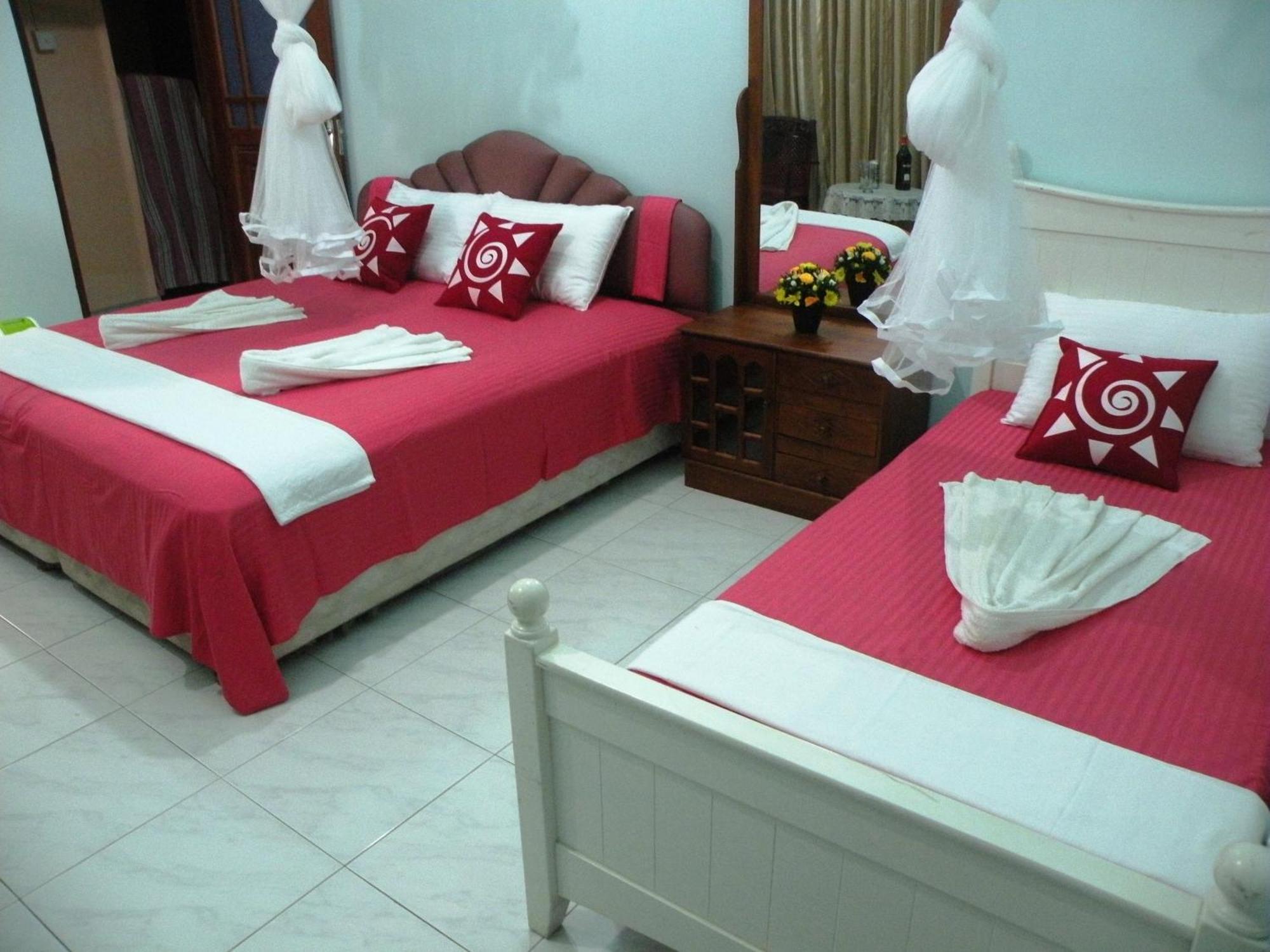 Henderson Airport Residence Negombo Room photo