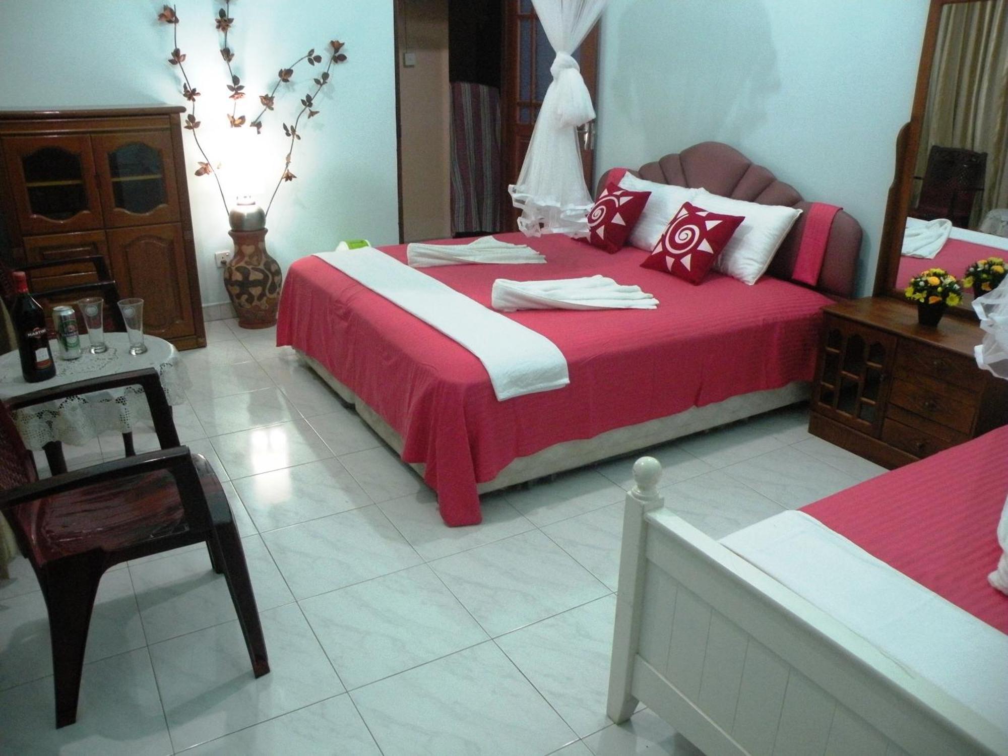 Henderson Airport Residence Negombo Room photo