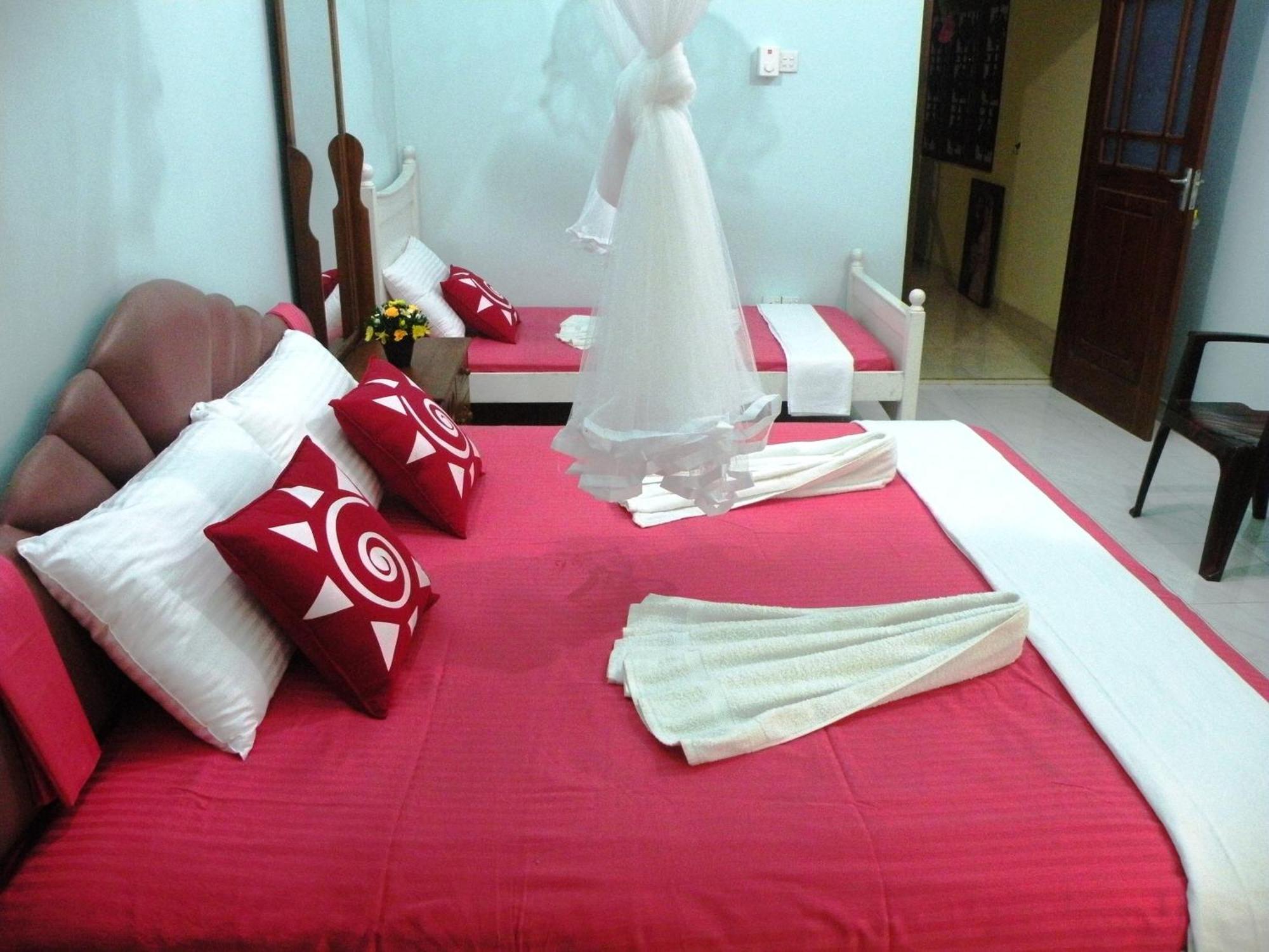 Henderson Airport Residence Negombo Room photo