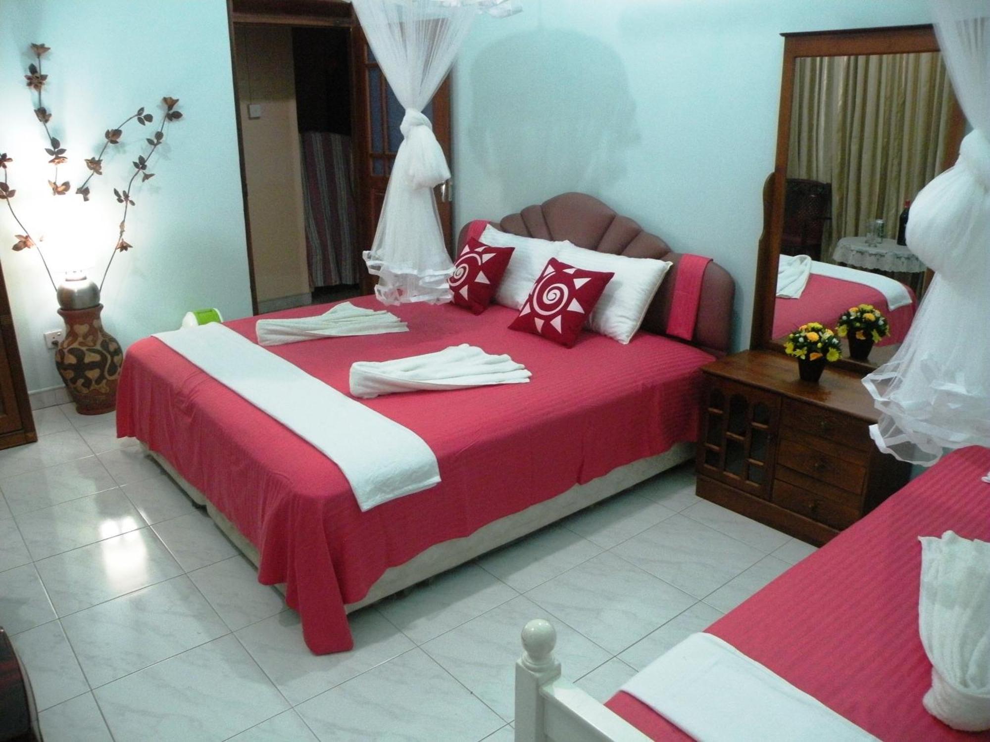 Henderson Airport Residence Negombo Room photo