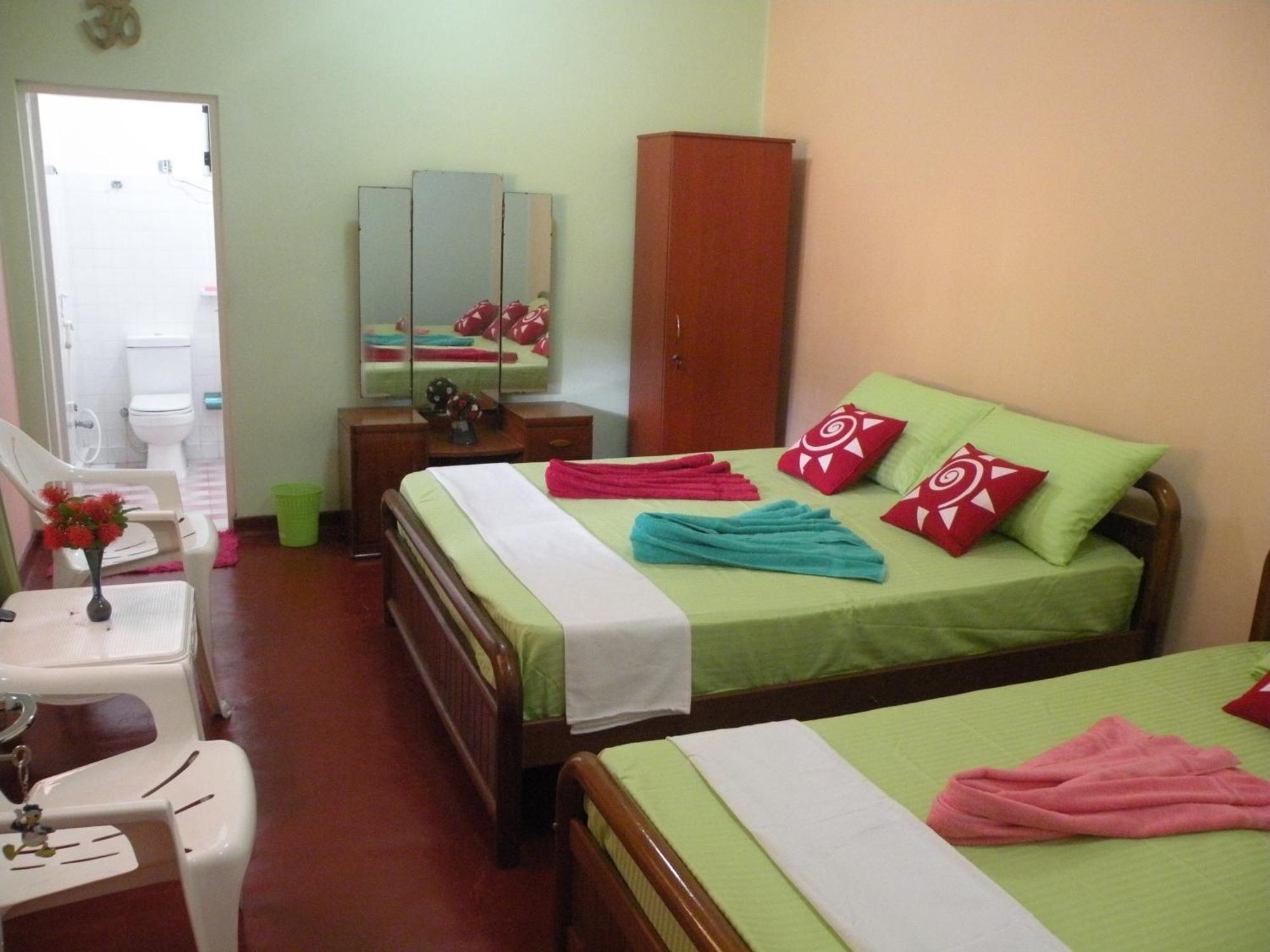 Henderson Airport Residence Negombo Room photo