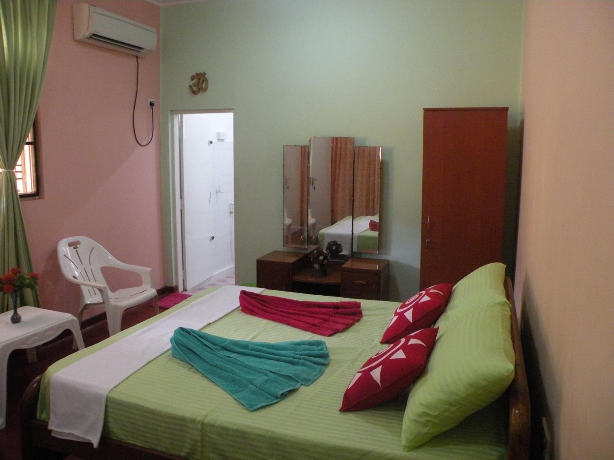 Henderson Airport Residence Negombo Room photo