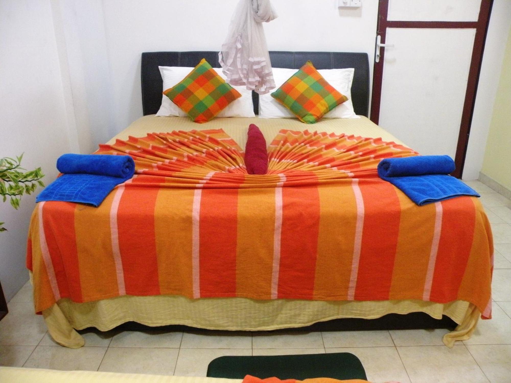 Henderson Airport Residence Negombo Room photo