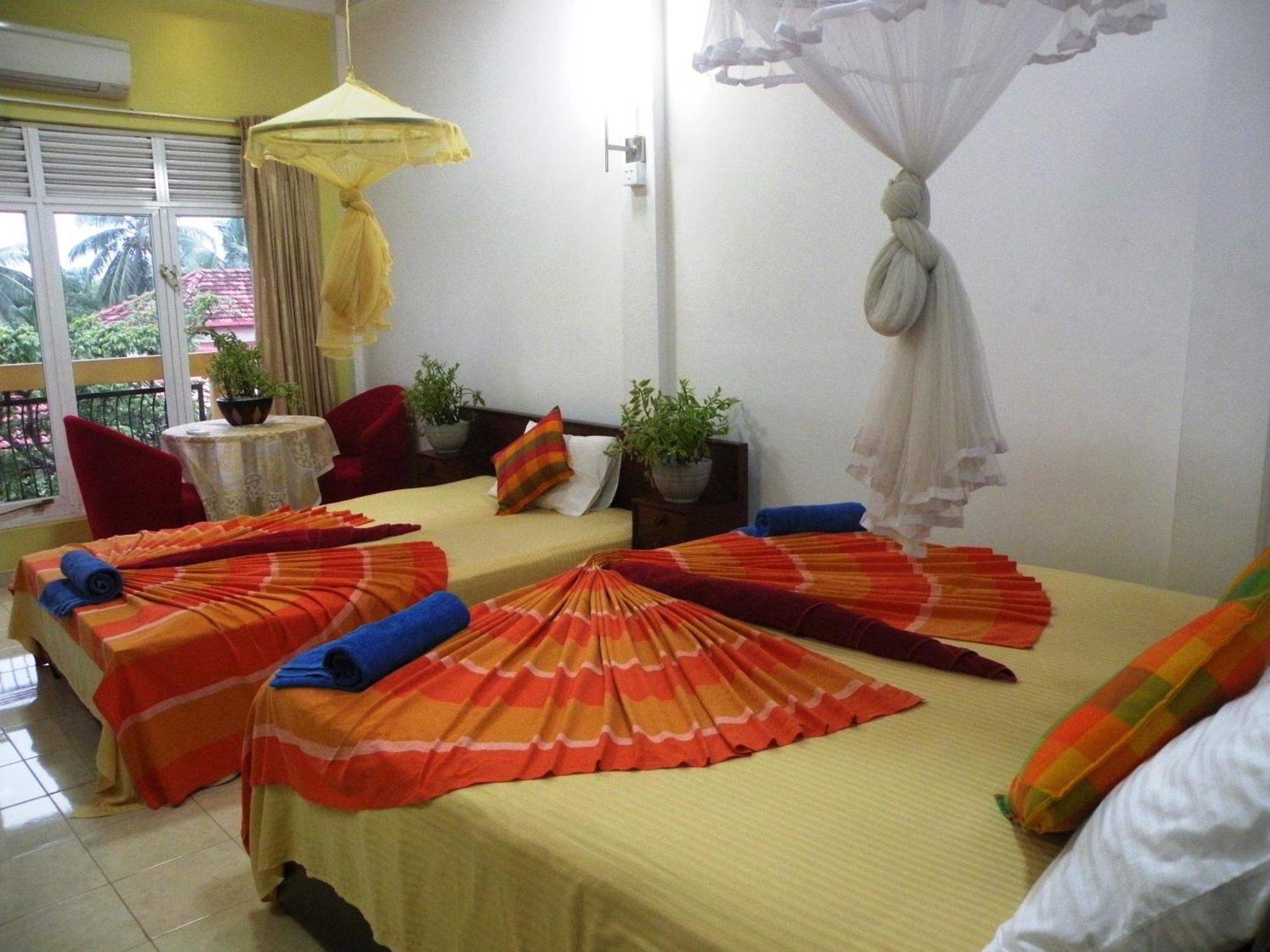 Henderson Airport Residence Negombo Room photo