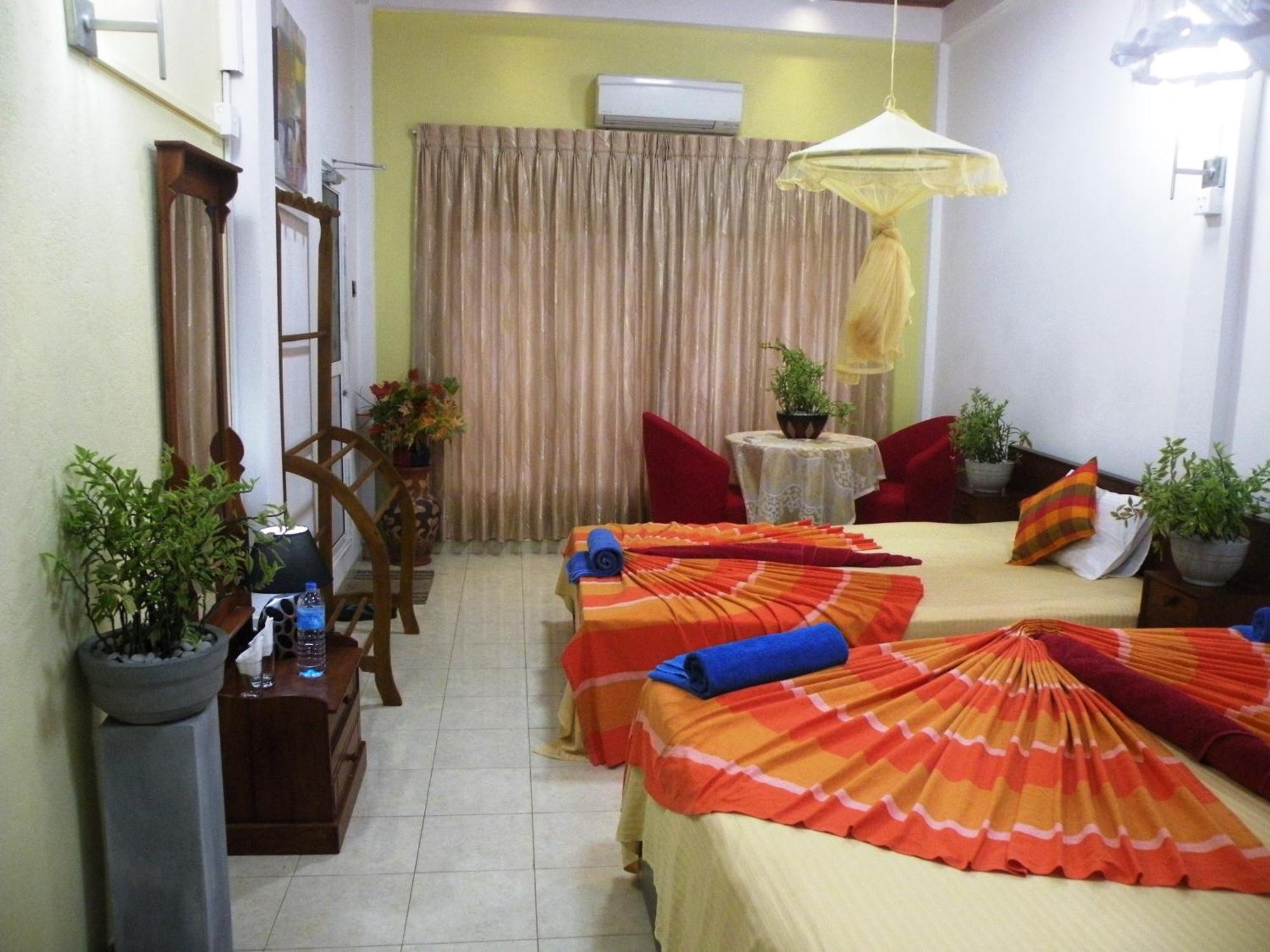 Henderson Airport Residence Negombo Room photo