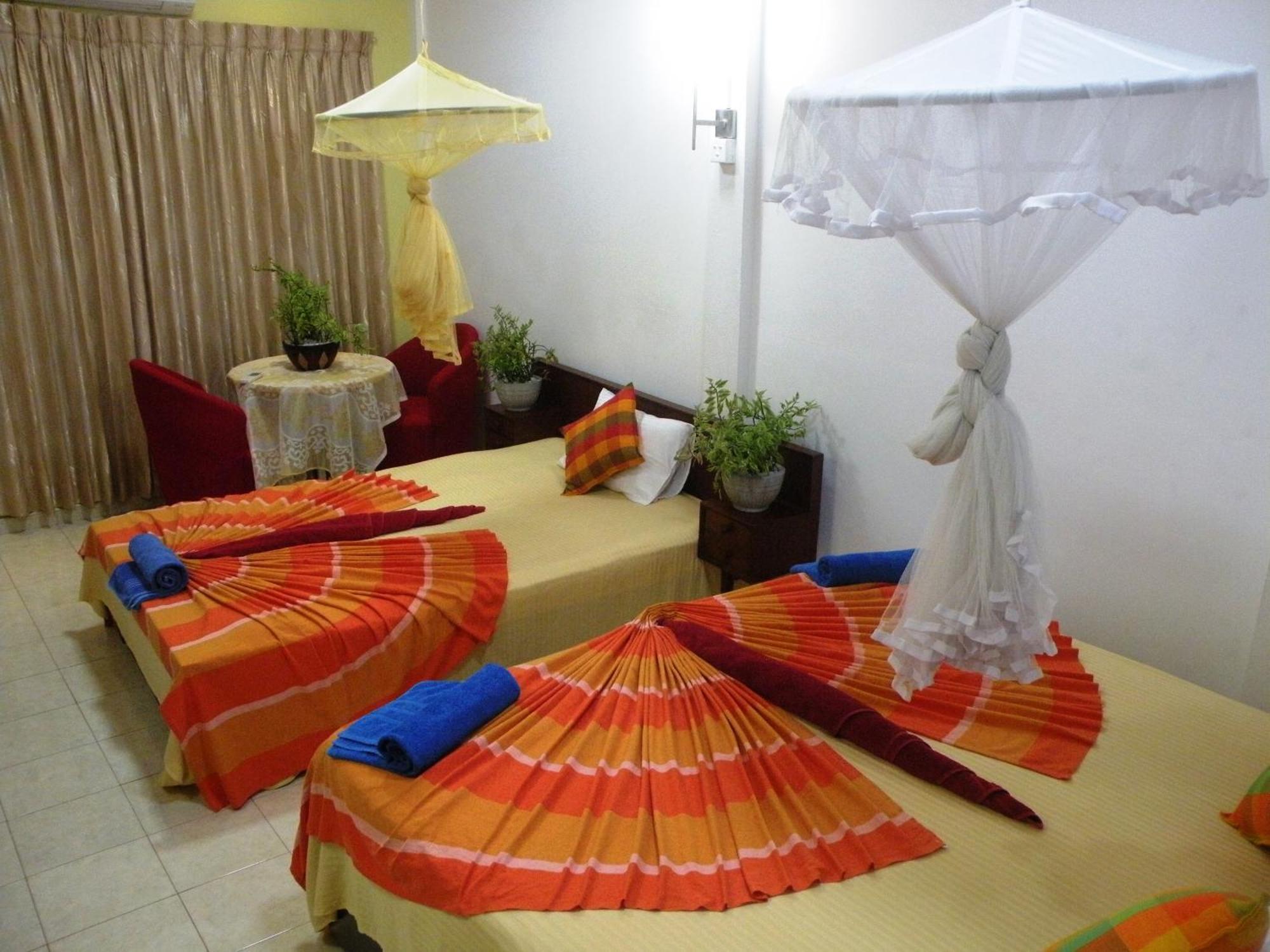 Henderson Airport Residence Negombo Room photo