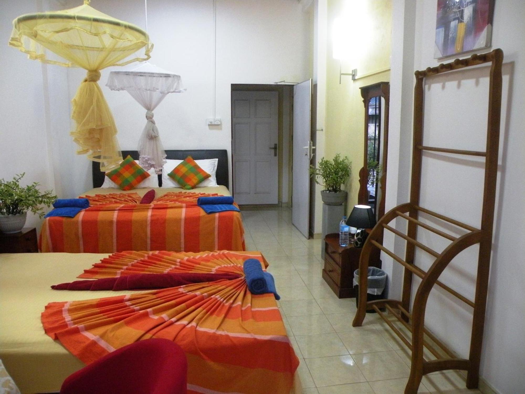 Henderson Airport Residence Negombo Room photo