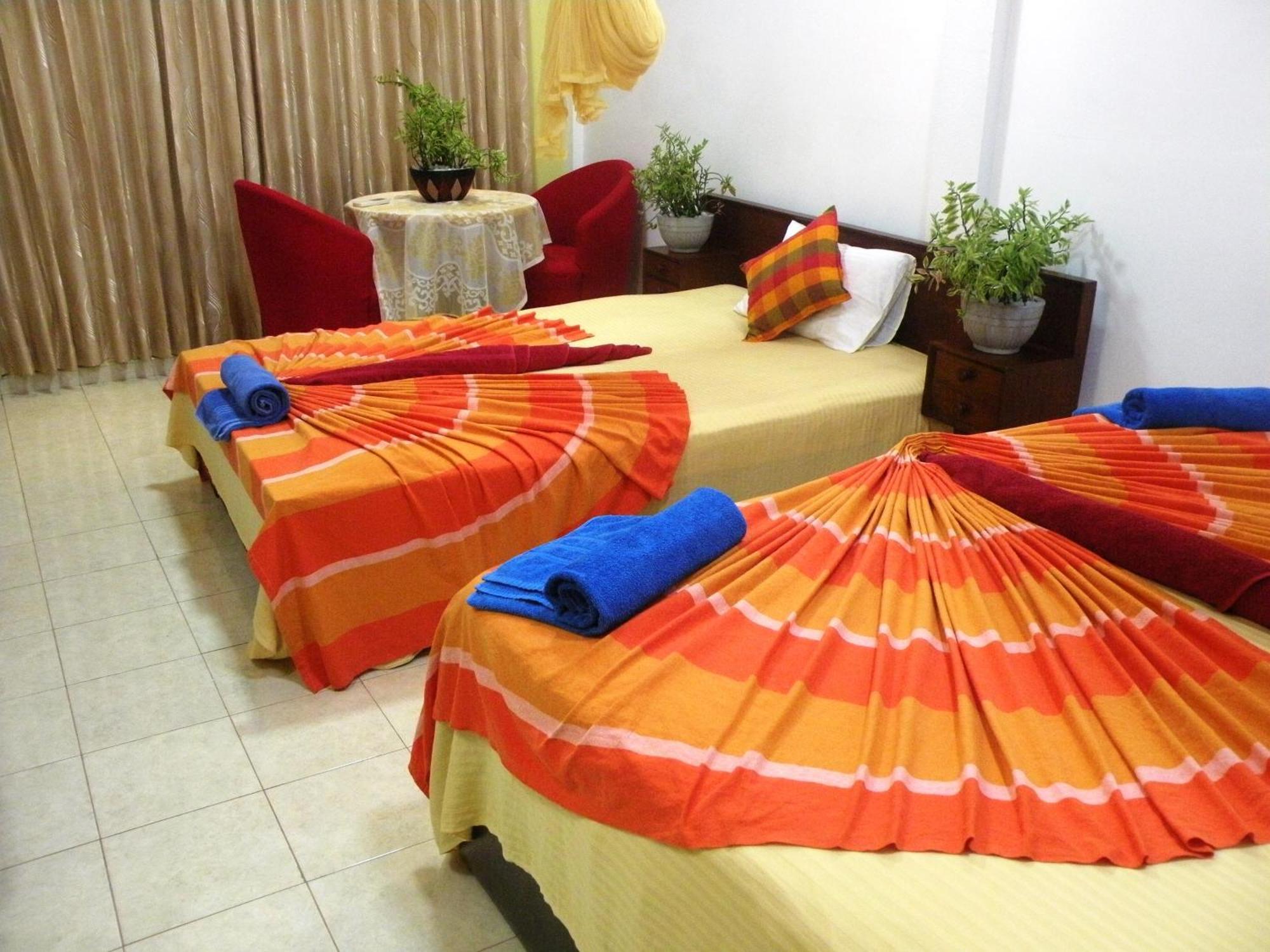 Henderson Airport Residence Negombo Room photo