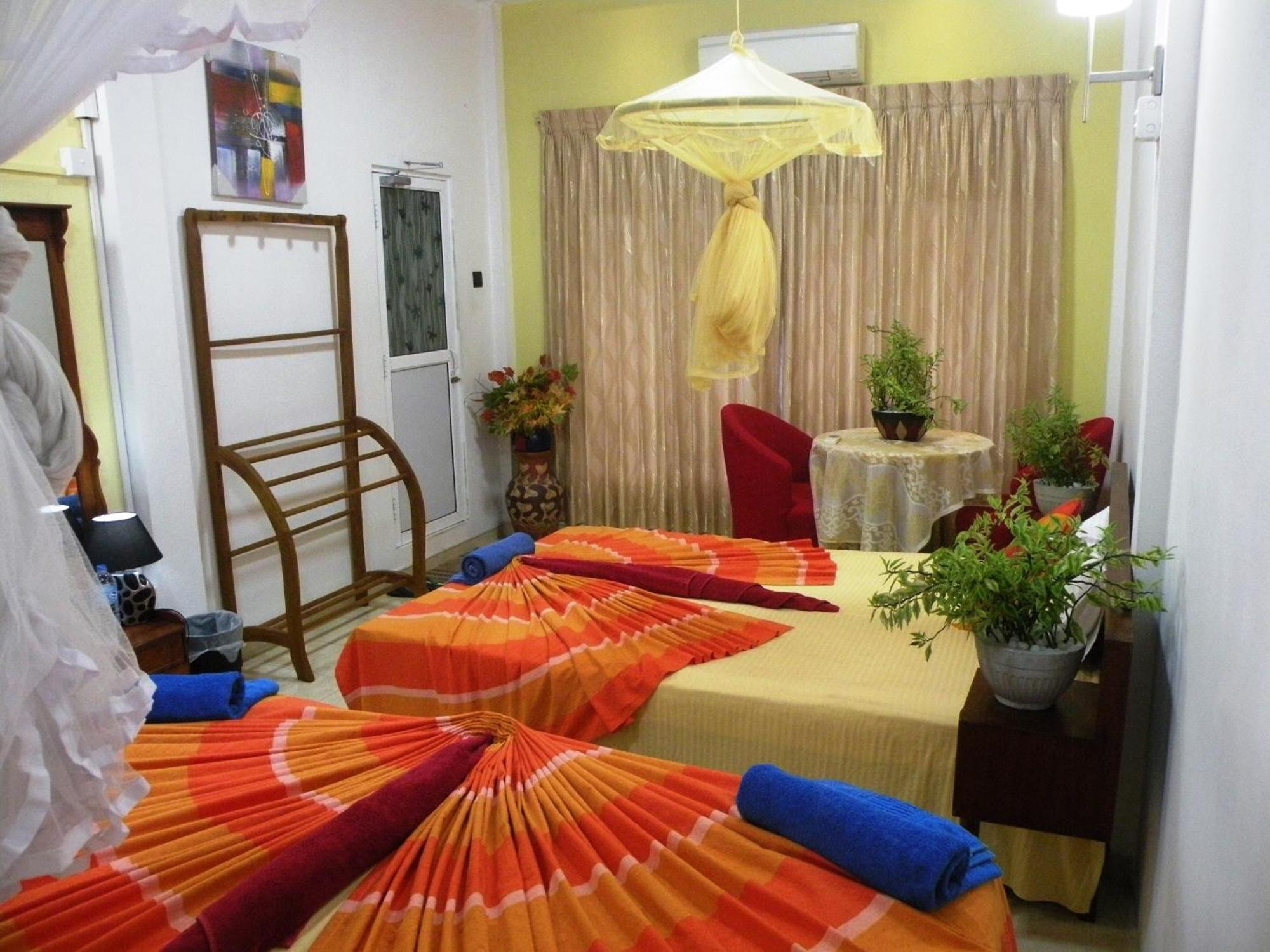 Henderson Airport Residence Negombo Room photo