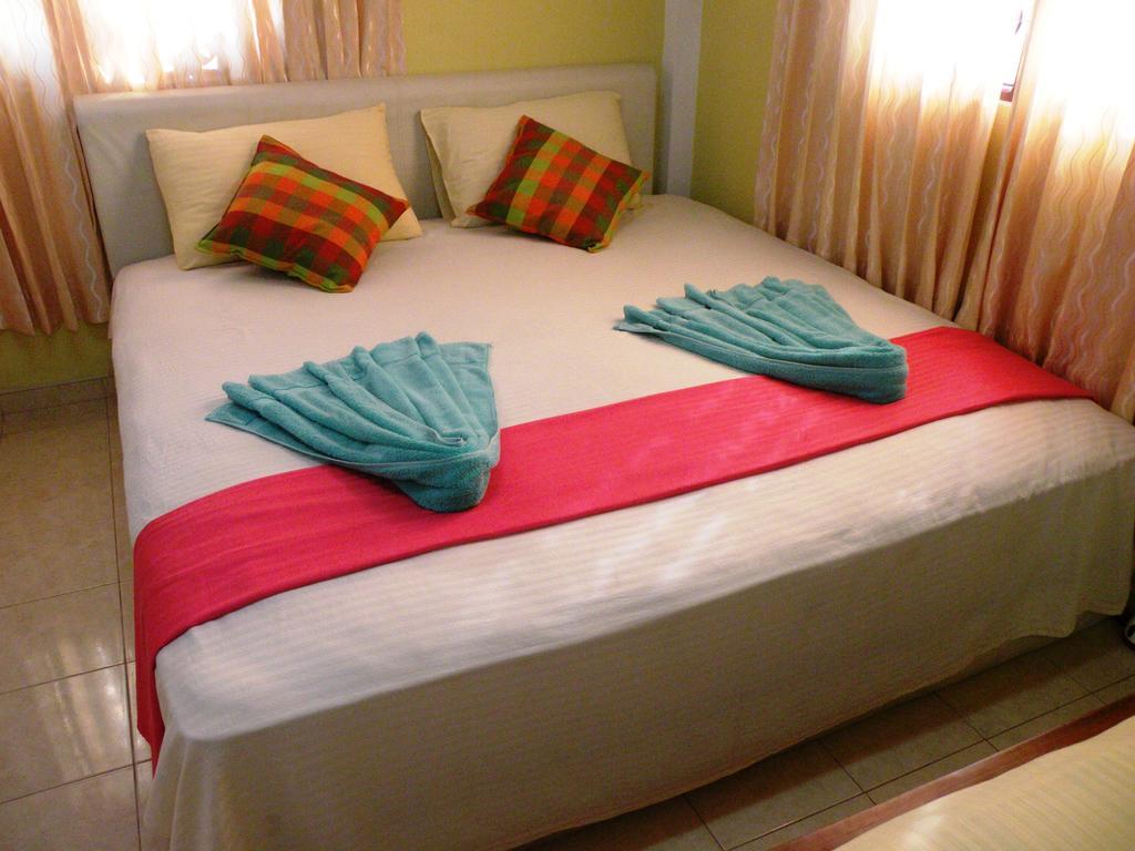 Henderson Airport Residence Negombo Room photo
