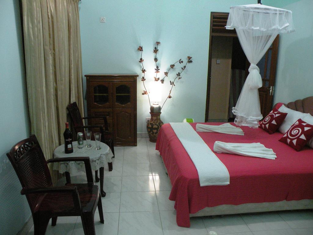Henderson Airport Residence Negombo Room photo