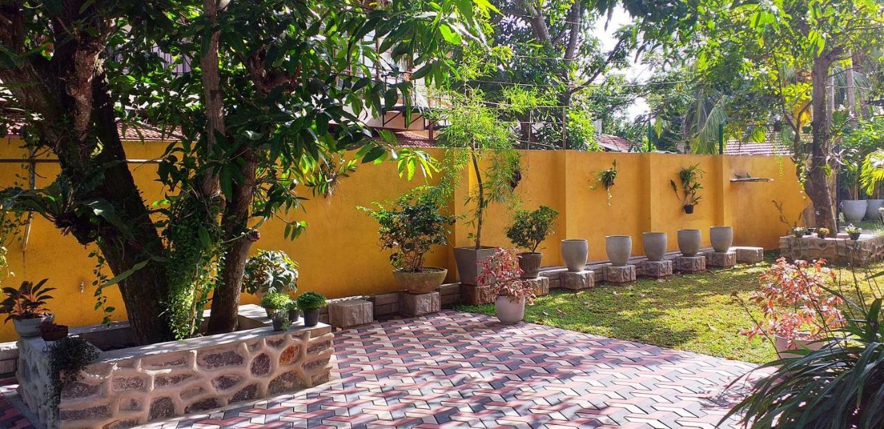 Henderson Airport Residence Negombo Exterior photo
